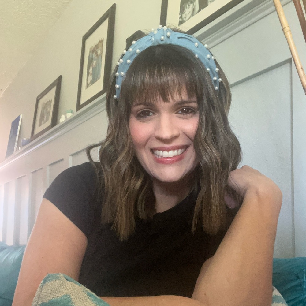 Suggested User, Nicole